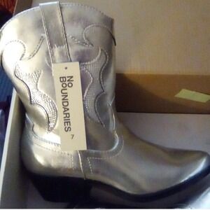 NO BOUNDARIES Womens Silver Cowboy Boots Memory Foam Size 7
